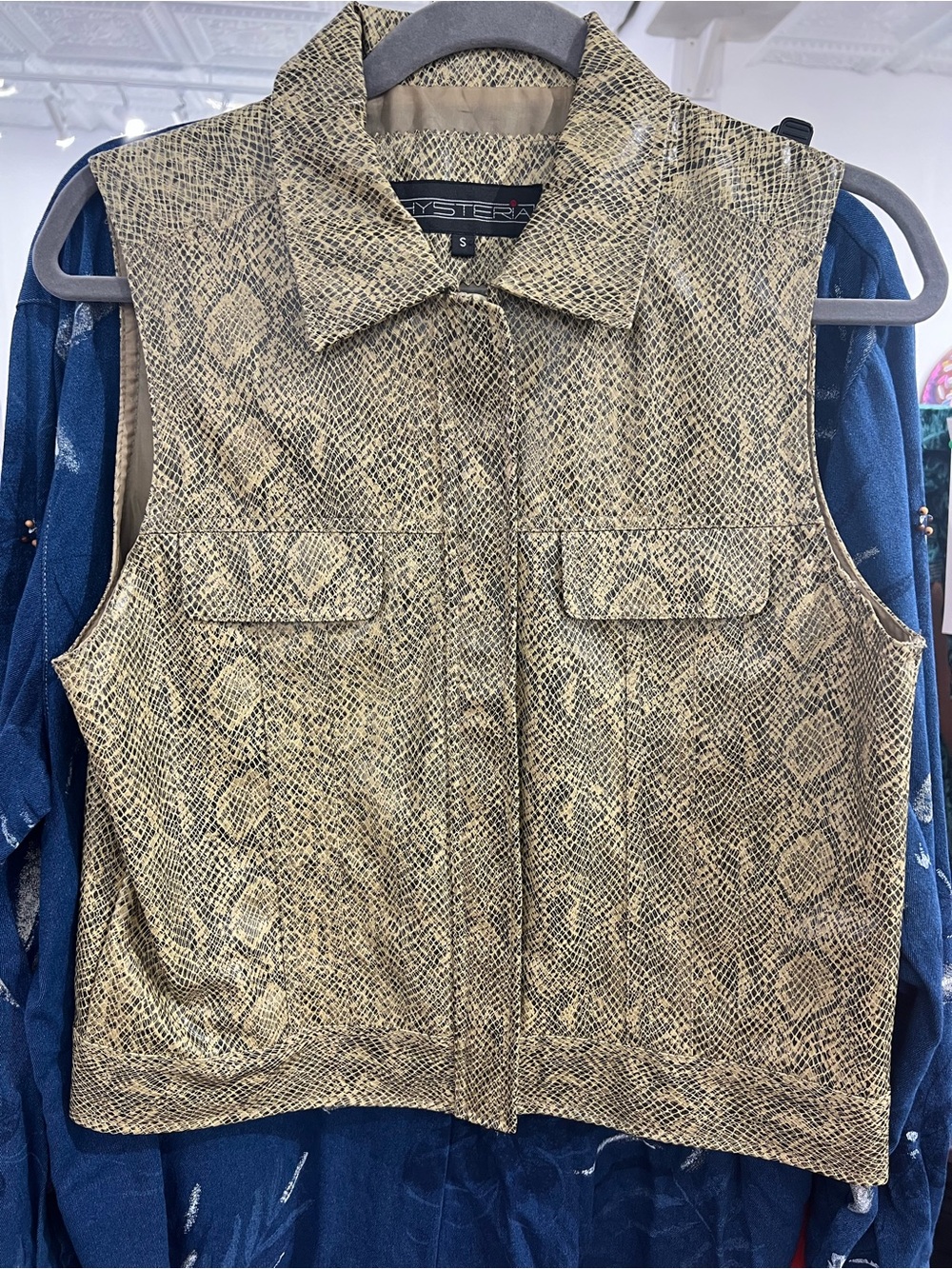 Vintage Y2K Faux Snakeskin-Effect Sleeveless Jacket in Tan